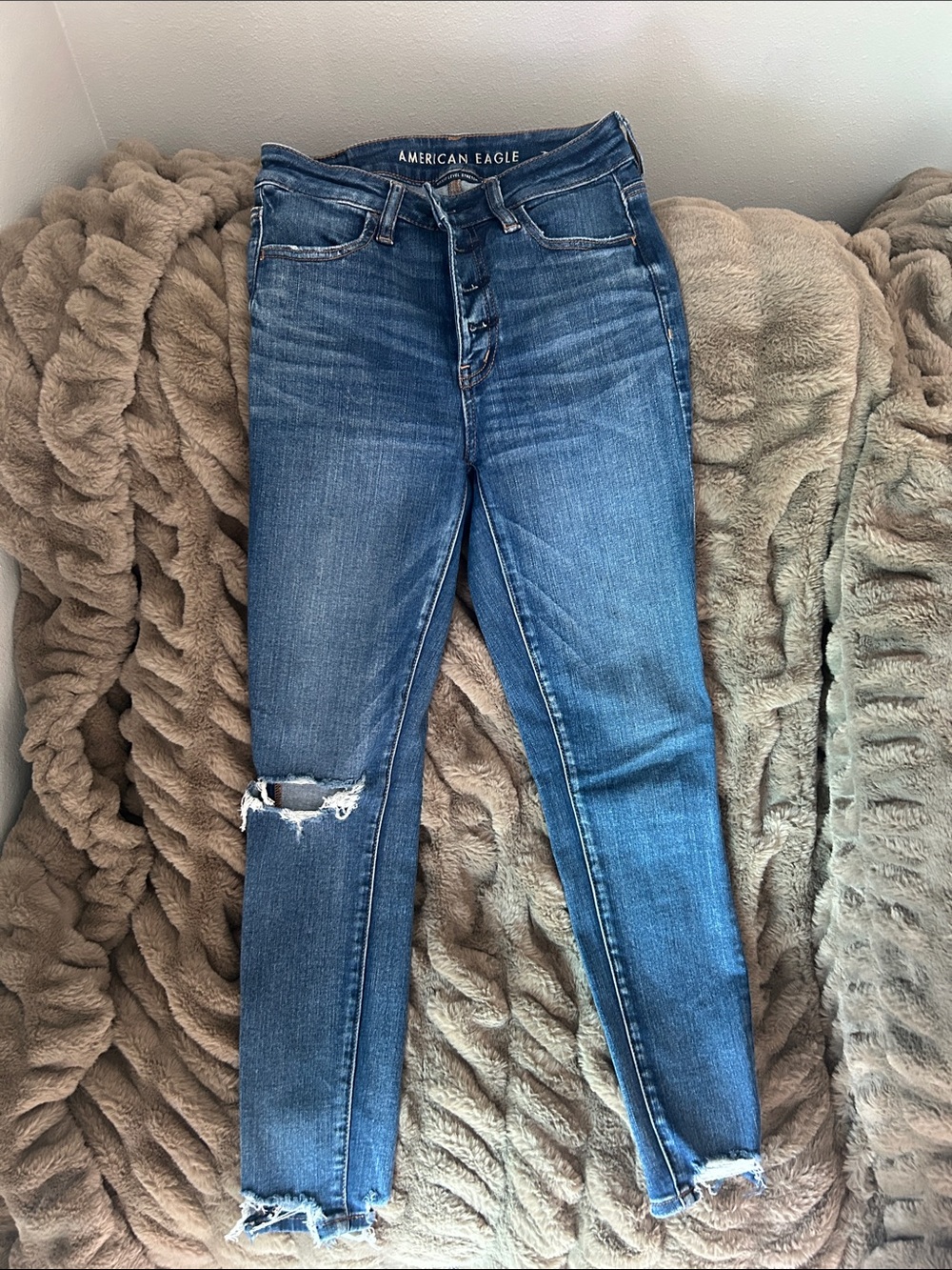 American Eagle Outfitters Medium Blue High-Rise Skinny Jeans with Knee Rip